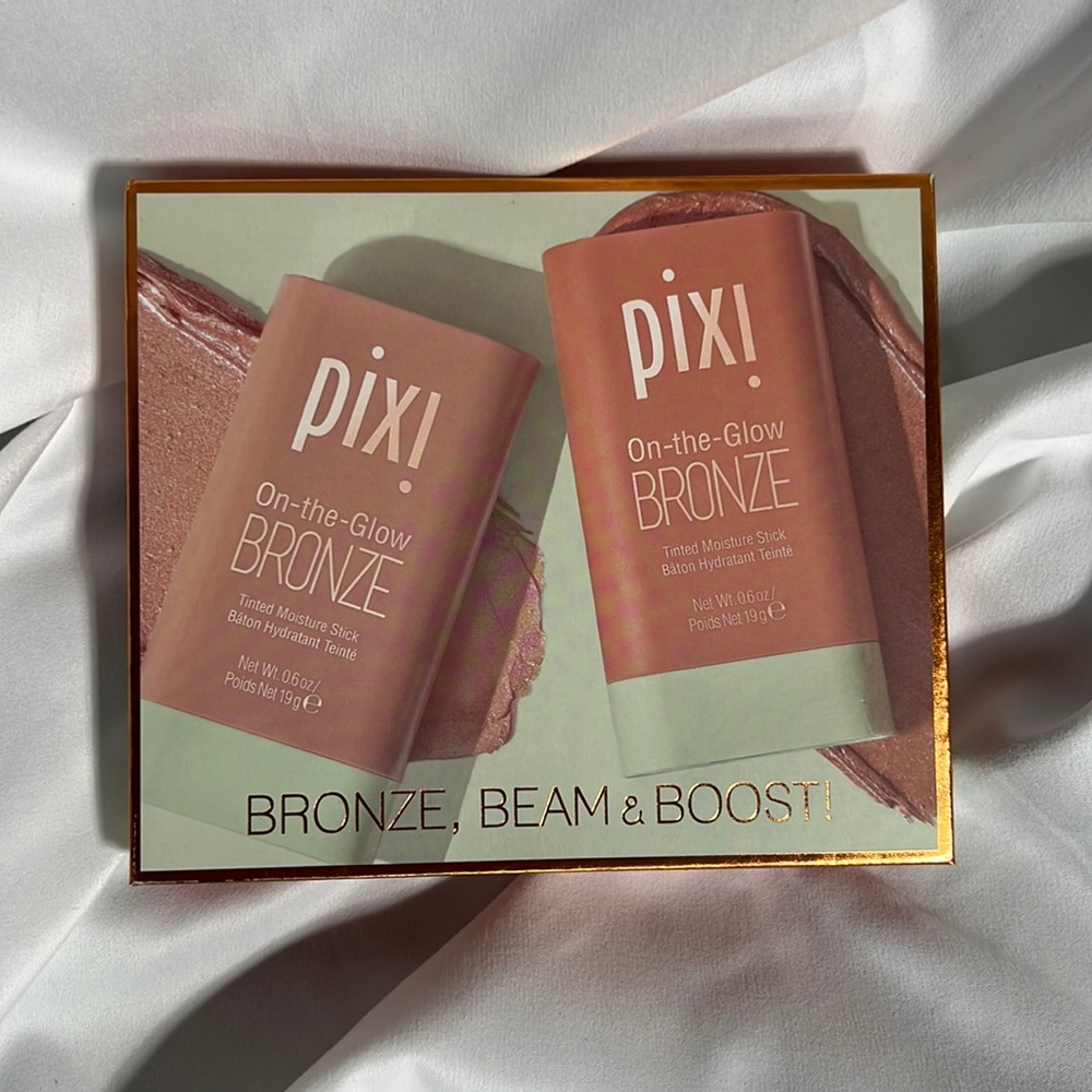 Pixi on the glow bronze sticks